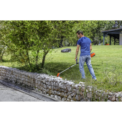 Газонокосарка-робот Husqvarna AM 420 (9676731-10) Газонокосарка-робот Husqvarna AM 420 (9676731-10)