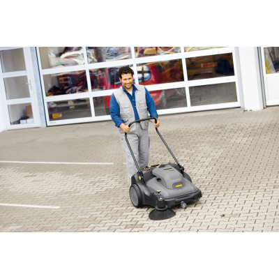 Підметальна ручна машина Karcher KM 70/30 C Bp Pack Adv Підметальна ручна машина Karcher KM 70/30 C Bp Pack Adv