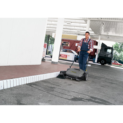 Ручна підмітальна машина Karcher KM 70/15 C Ручна підмітальна машина Karcher KM 70/15 C